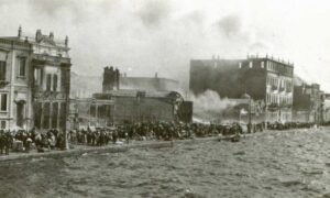 Η κατάσταση που επικρατούσε το 1922 με την καταστροφή της Σμύρνης και οι διώξεις των Ελλήνων